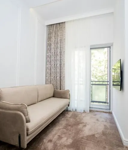 Makenzi ベオグラード